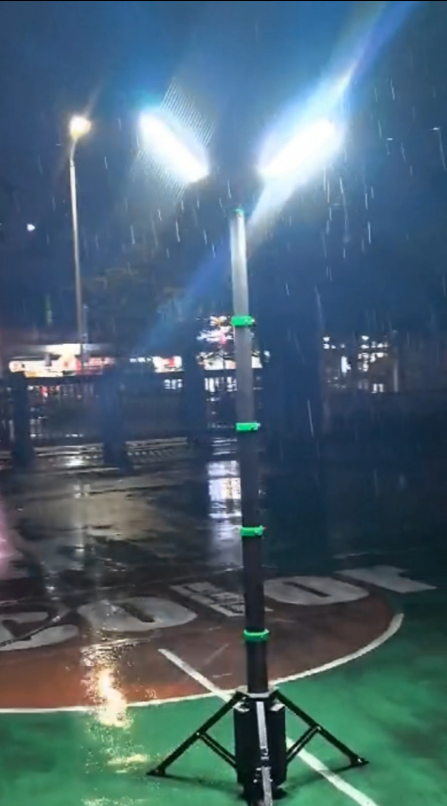 三脚付き内蔵バッテリーポータブル伸縮式LEDライトタワー アウトドアイベント照明 4